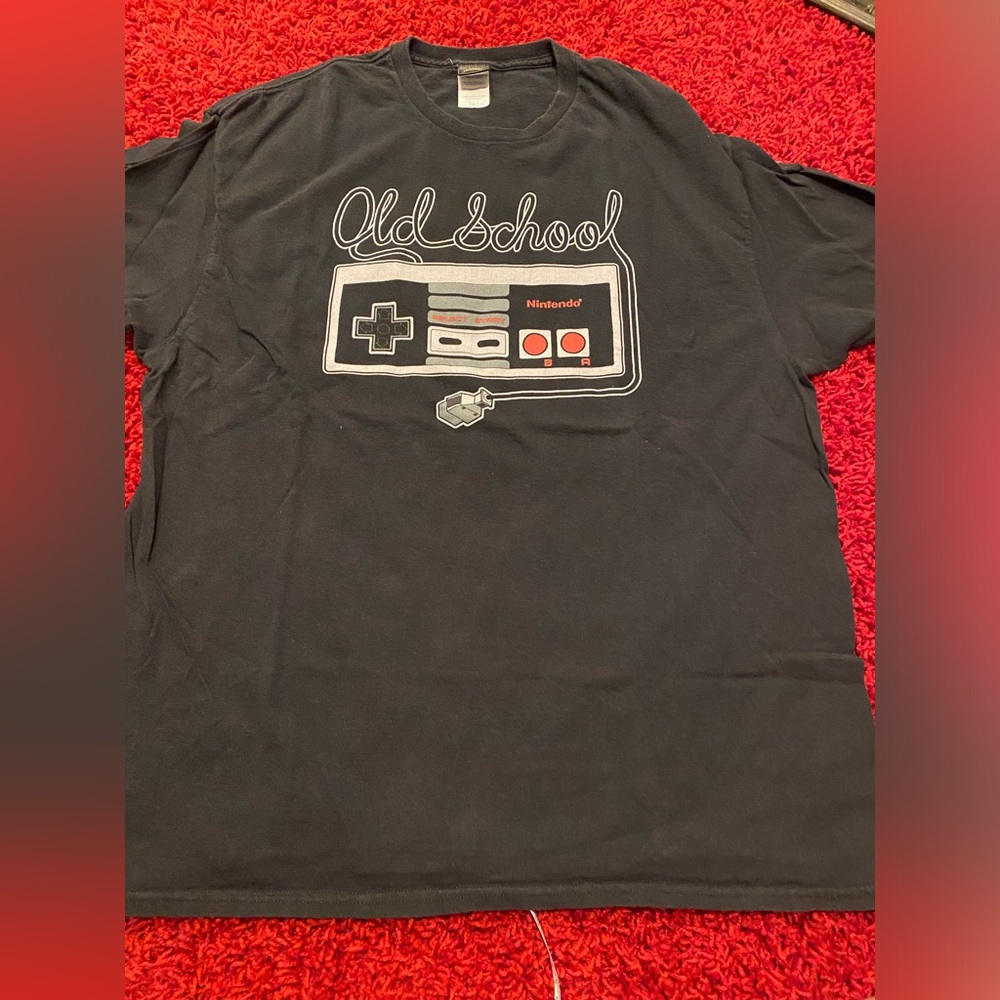 Nintendo 2016 Black 2XL Old School controller tee gently used condition gaming